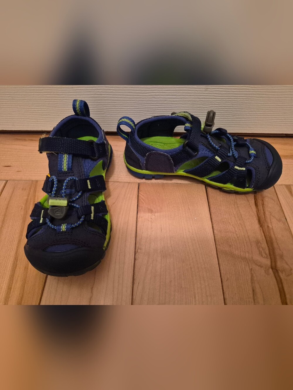 Keen toddler size 10 sandals
